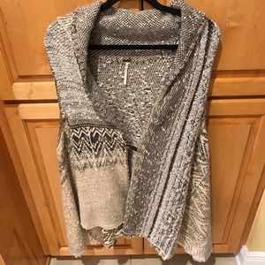 Free People sweater size small.